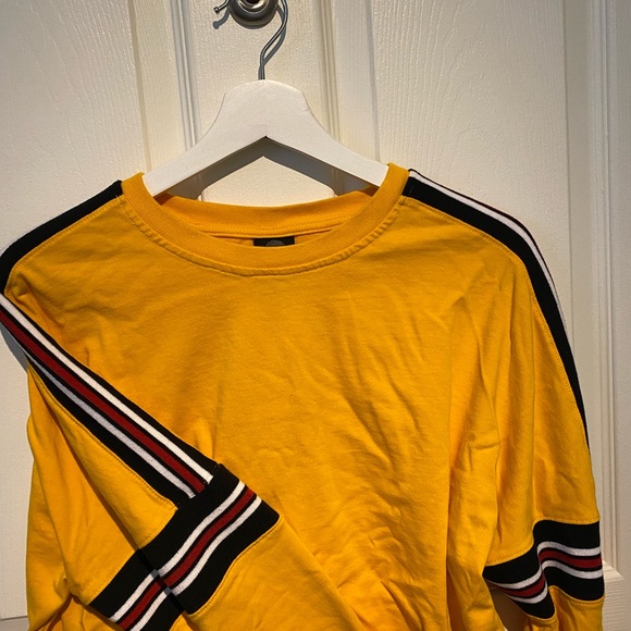 Yellow striped crop top. - Picture 4 of 4
